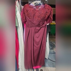 #186 NWT burgundy formal dress size 16